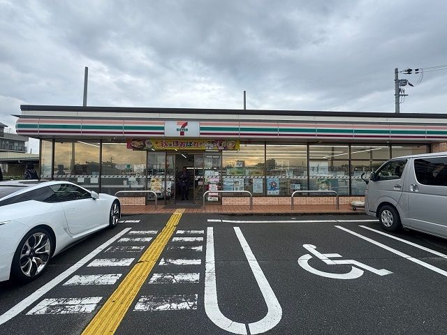 近くのセブンイレブン村野西町店様まで270m（徒歩4分）