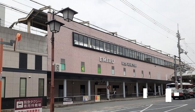 近くの阪急高槻市駅まで1,200m(徒歩15分)
