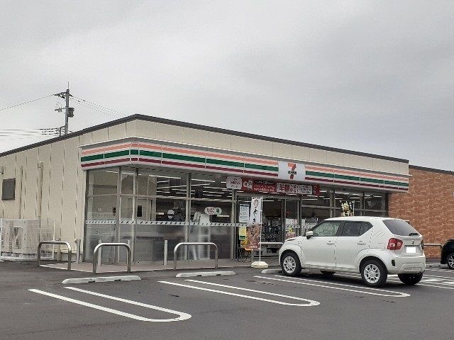 近くのセブンイレブン栃木都賀合戦場店まで500m（徒歩7分）