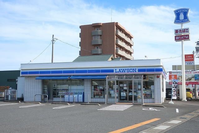 近くのローソンまで350m（徒歩5分）