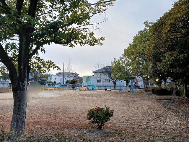 近くの海老山公園まで449m（徒歩6分）