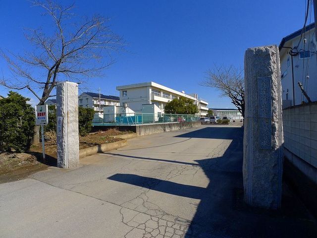 近くの館林市立第九小学校まで400m（徒歩5分）
