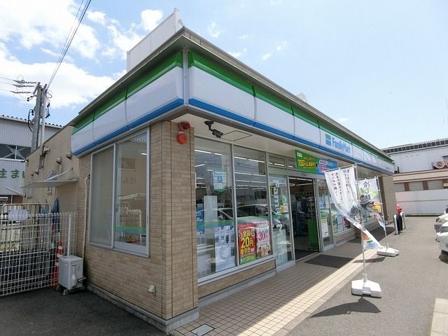 近くのファミリーマート大垣築捨町二丁まで552m(徒歩7分)
