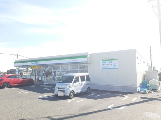 近くのファミリーマート宇部妻崎開作まで750m（徒歩10分）