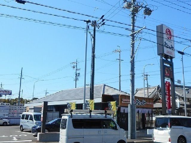 近くのとんかつ松のやまで260m（徒歩4分）