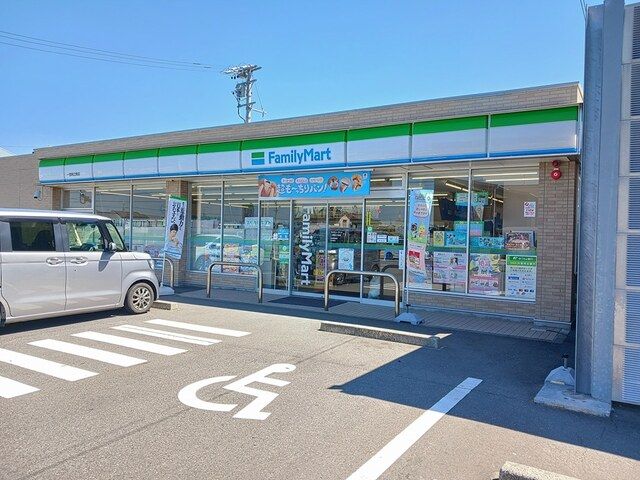 近くのファミリーマート一宮時之島店まで264m（徒歩4分）