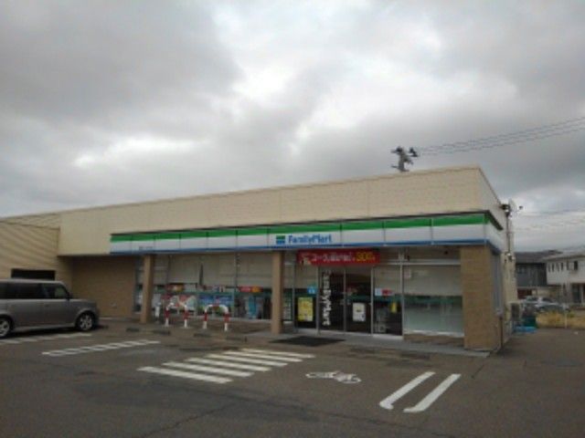 近くのファミリーマート新潟とっぱら店まで296m(徒歩4分)