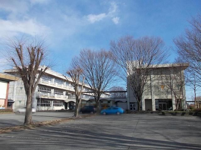 近くの氏家中学校まで1,200m（徒歩15分）