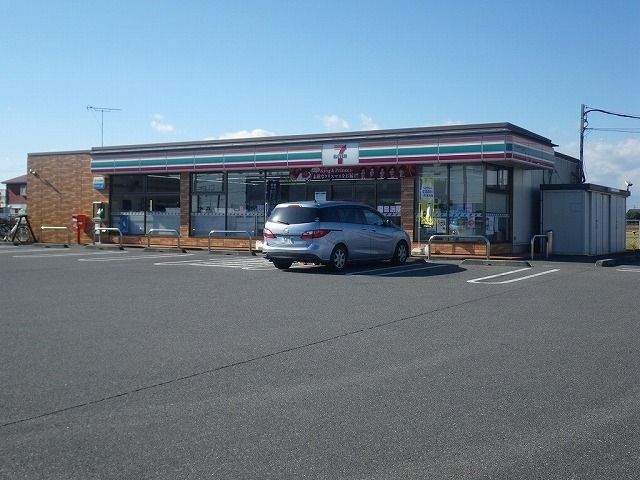 近くのセブンイレブンさくら氏家店まで1,000m（徒歩13分）