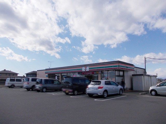 近くのセブンイレブンさくら氏家店まで1,000m(徒歩13分)