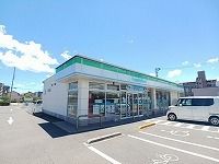 近くのファミリーマートサンフラ店さんまで350m(徒歩5分)