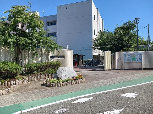 近くの池田市立神田小学校まで551m(徒歩7分)