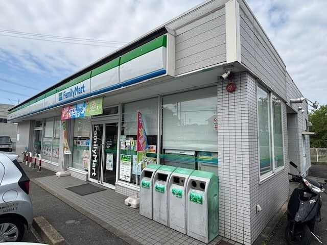 近くのファミリーマート上田楽まで1,100m(徒歩14分)