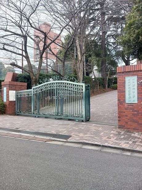 近くの目白大学まで198m(徒歩3分)