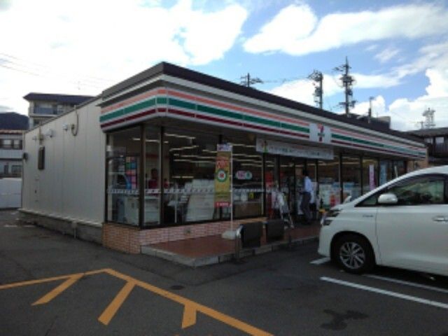 近くのセブンイレブン長野中御所店まで700m(徒歩9分)