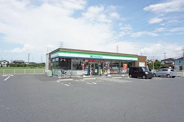 近くのファミリーマート前橋元総社町店まで400m(徒歩5分)