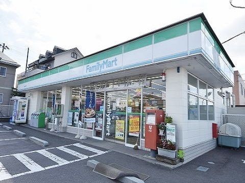 近くのファミリーマート郡山八山田店まで600m(徒歩8分)