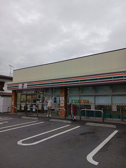 近くのセブンイレブンまで484m（徒歩7分）