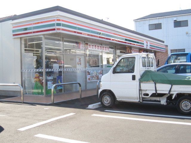 近くのセブンイレブンまで450m（徒歩6分）