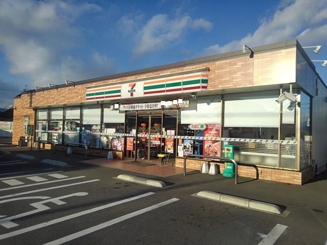 近くのセブンイレブン上小鳥店まで300m(徒歩4分)