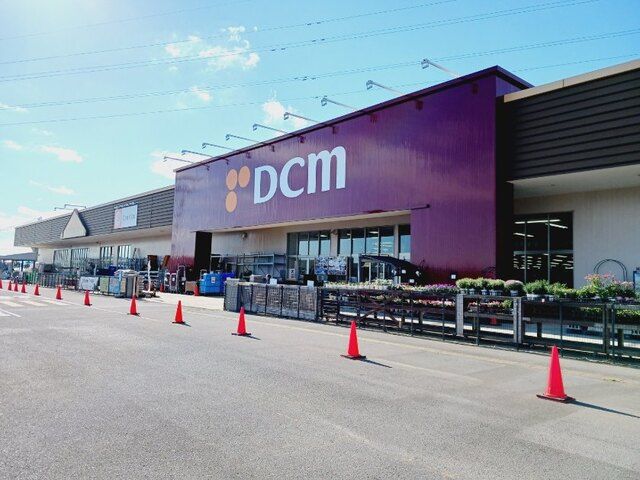 近くのＤＣＭ石川店まで1,800m（徒歩23分）