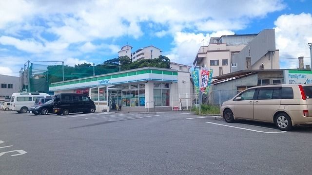 近くのファミマ名護大北5丁目店まで950m（徒歩12分）