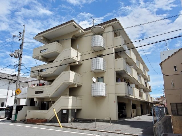 松村マンションの外観画像