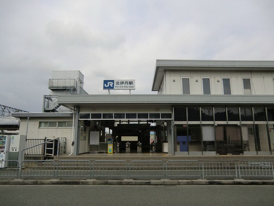 近くのJR北伊丹駅まで720m(徒歩9分)