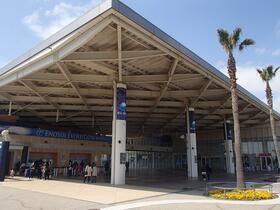 近くの新江ノ島水族館まで1,089m(徒歩14分)