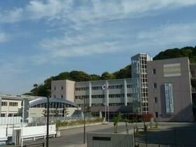 近くの中学校まで1,290m（徒歩17分）