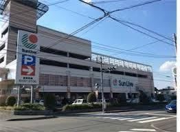 近くのサンリブ久留米まで162m(徒歩3分)