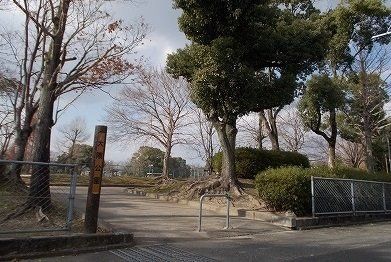 近くの公園まで821m（徒歩11分）