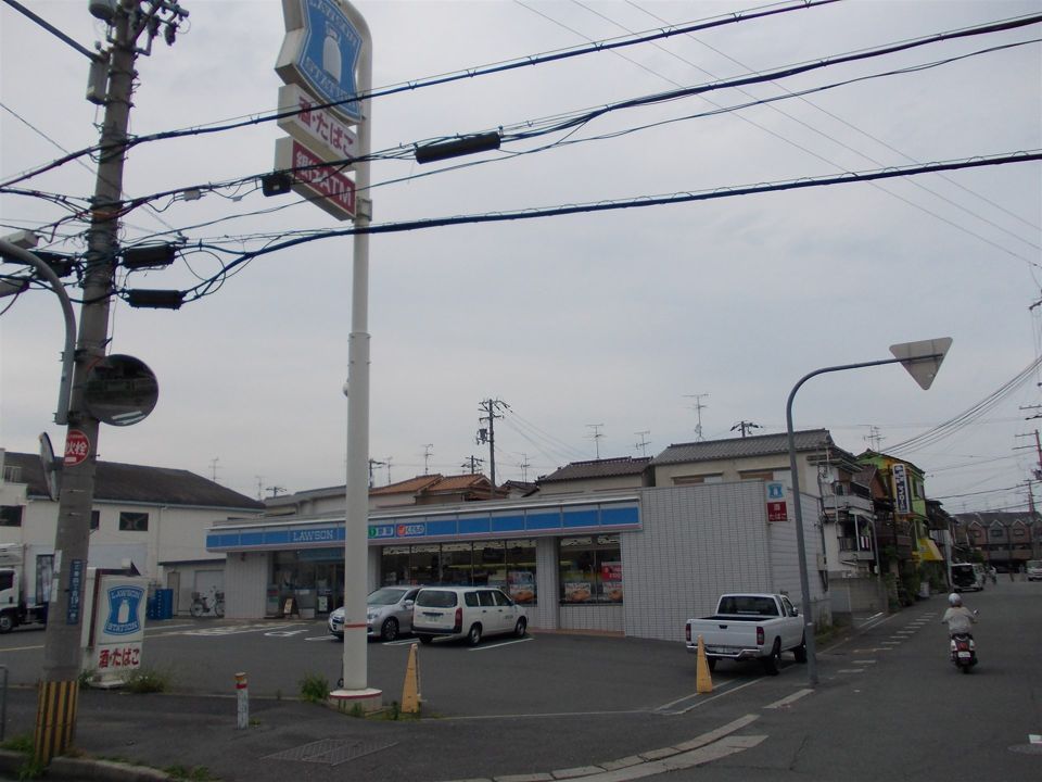 近くのローソン　三箇まで450m（徒歩6分）