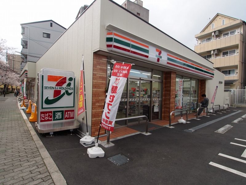 近くのセブンイレブンまで320m（徒歩4分）