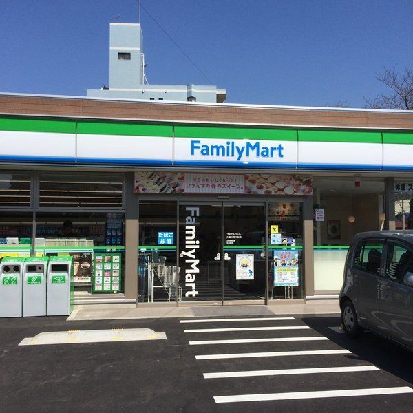 近くのコンビニまで57m（徒歩1分）