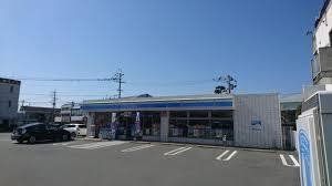 近くのコンビニまで271m（徒歩4分）