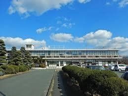 近くの役所まで837m（徒歩11分）