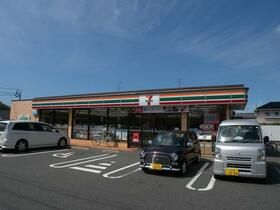 近くのコンビニまで262m（徒歩4分）