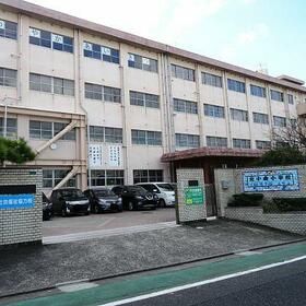 近くの北九州市立北小倉小学校まで767m(徒歩10分)