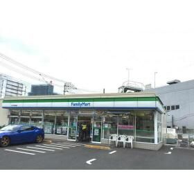 近くのファミリーマート八王子大和田町五まで305m(徒歩4分)