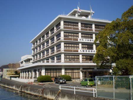 近くの役所まで996m（徒歩13分）