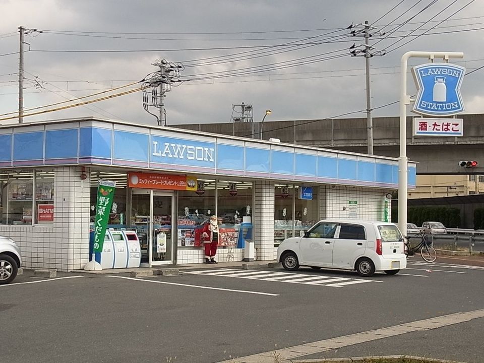 近くのコンビニまで316m（徒歩4分）