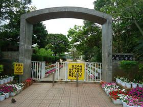 近くの那覇市立大道小学校まで227m(徒歩3分)