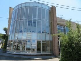 近くの日野市立平山図書館まで2,986m(徒歩38分)