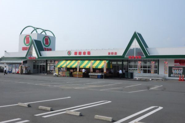 近くのスーパーまで951m（徒歩12分）