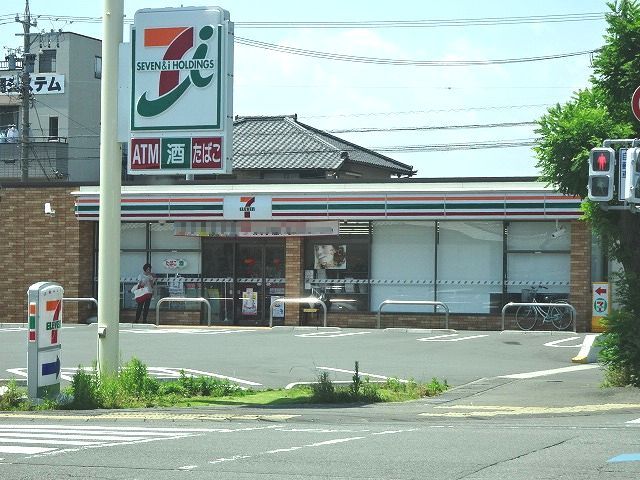 近くのコンビニまで541m（徒歩7分）