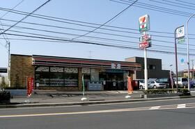 近くのコンビニまで162m（徒歩3分）