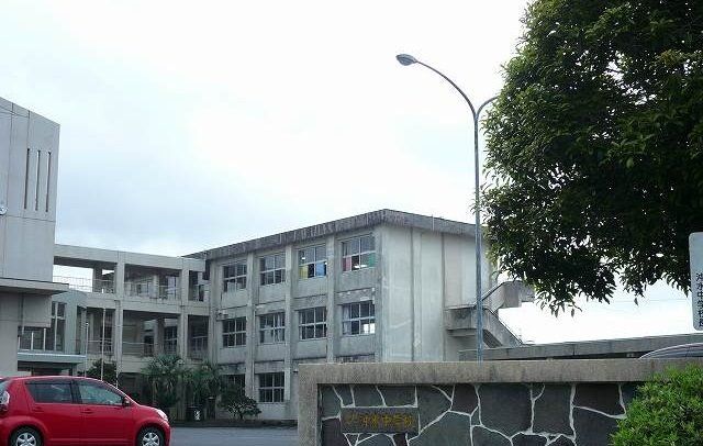 近くの都城市立沖水中学校まで1,000m(徒歩13分)