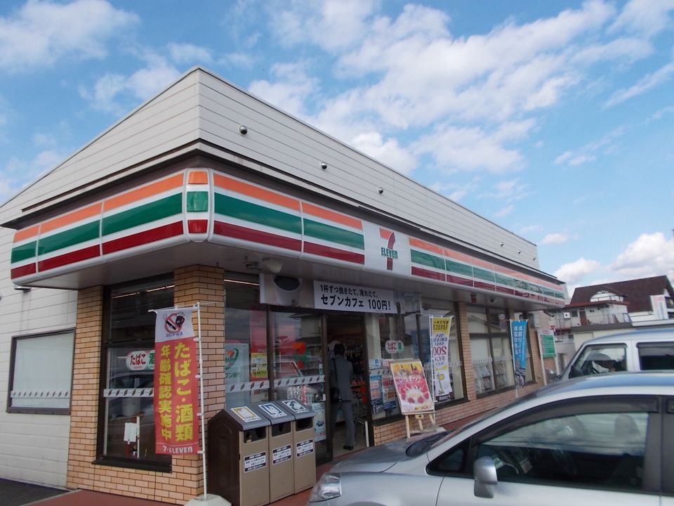 近くのコンビニまで110m（徒歩2分）