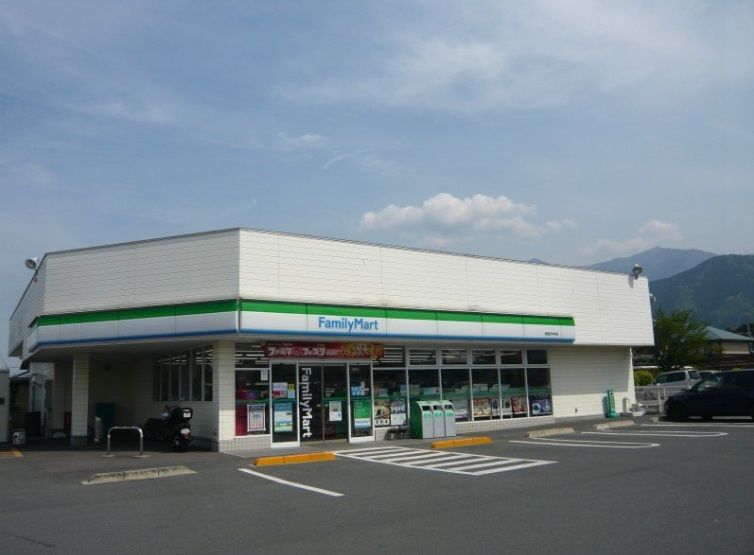 近くのファミリーマート新居浜中村店様まで170m（徒歩3分）